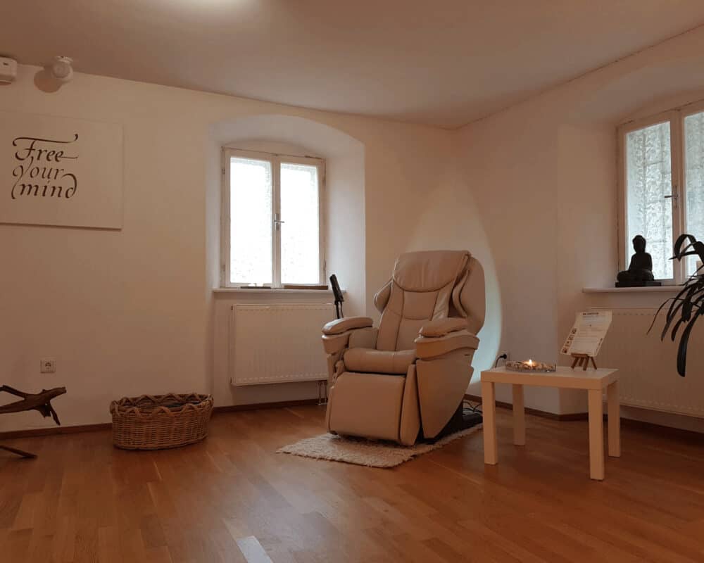 Loft Entspannungsbereich mit Massagesessel | Suite Waldviertel